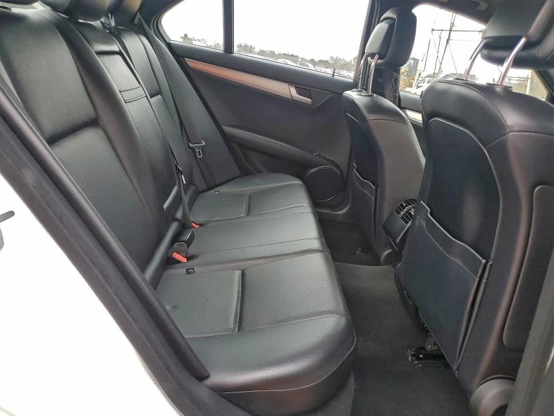 Mercedes-Benz C 300 КОжа* Подгрев* Кейлес* Blind Spot* , снимка 10 - Автомобили и джипове - 53577215