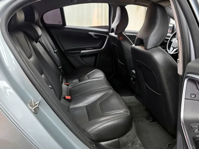 Volvo S60, снимка 12 - Автомобили и джипове - 54326557