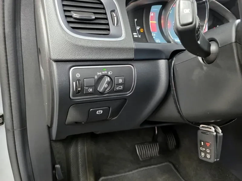 Volvo S60, снимка 16 - Автомобили и джипове - 54326557