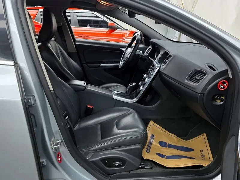 Volvo S60, снимка 11 - Автомобили и джипове - 54326557