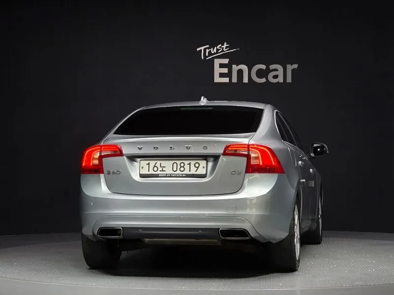 Volvo S60, снимка 4 - Автомобили и джипове - 54326557