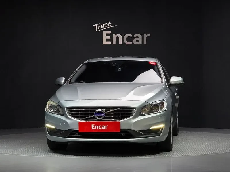 Volvo S60, снимка 3 - Автомобили и джипове - 54326557