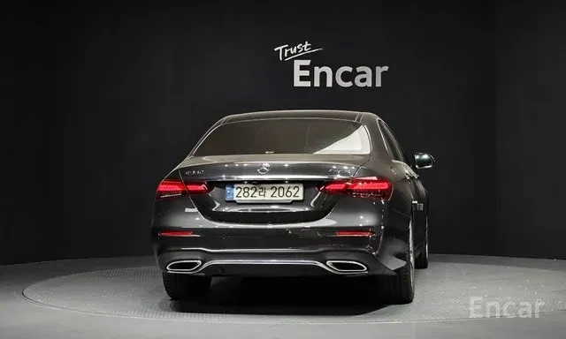 Mercedes-Benz E 350 AMG * 360 * FACELIFT * ДВОЙНА ПАНОРАМА * BURMESTER, снимка 4 - Автомобили и джипове - 56010234