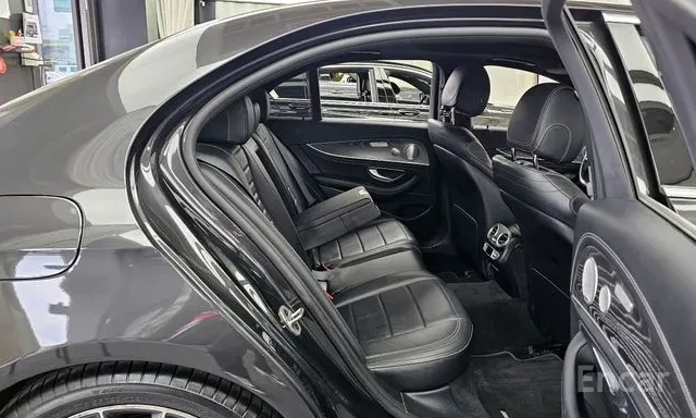 Mercedes-Benz E 350 AMG * 360 * FACELIFT * ДВОЙНА ПАНОРАМА * BURMESTER, снимка 11 - Автомобили и джипове - 56010234