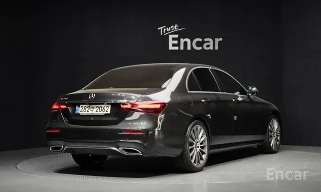 Mercedes-Benz E 350 AMG * 360 * FACELIFT * ДВОЙНА ПАНОРАМА * BURMESTER, снимка 3 - Автомобили и джипове - 56010234