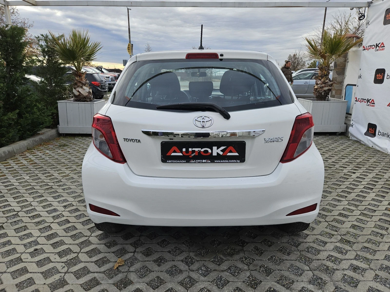 Toyota Yaris 1.0VVT-I-69кс= 5ВРАТИ= КАМЕРА= 184.000КМ - изображение 4