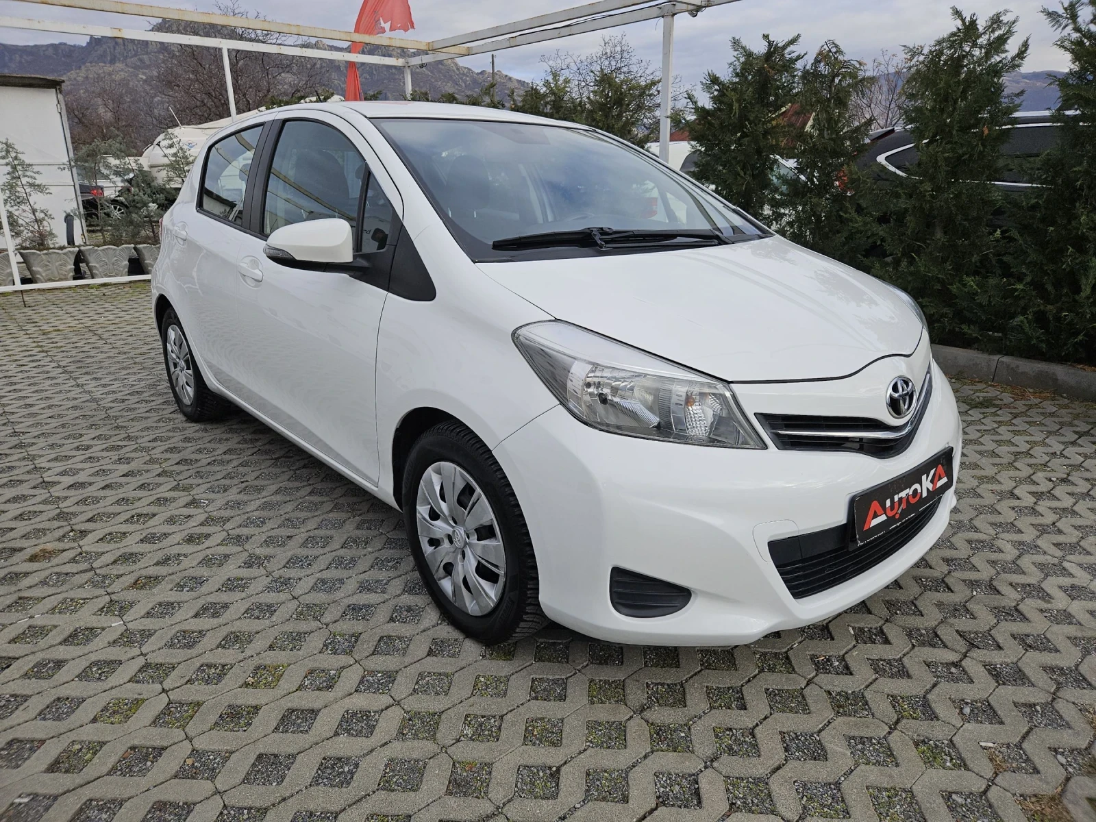 Toyota Yaris 1.0VVT-I-69кс= 5ВРАТИ= КАМЕРА= 184.000КМ - изображение 2