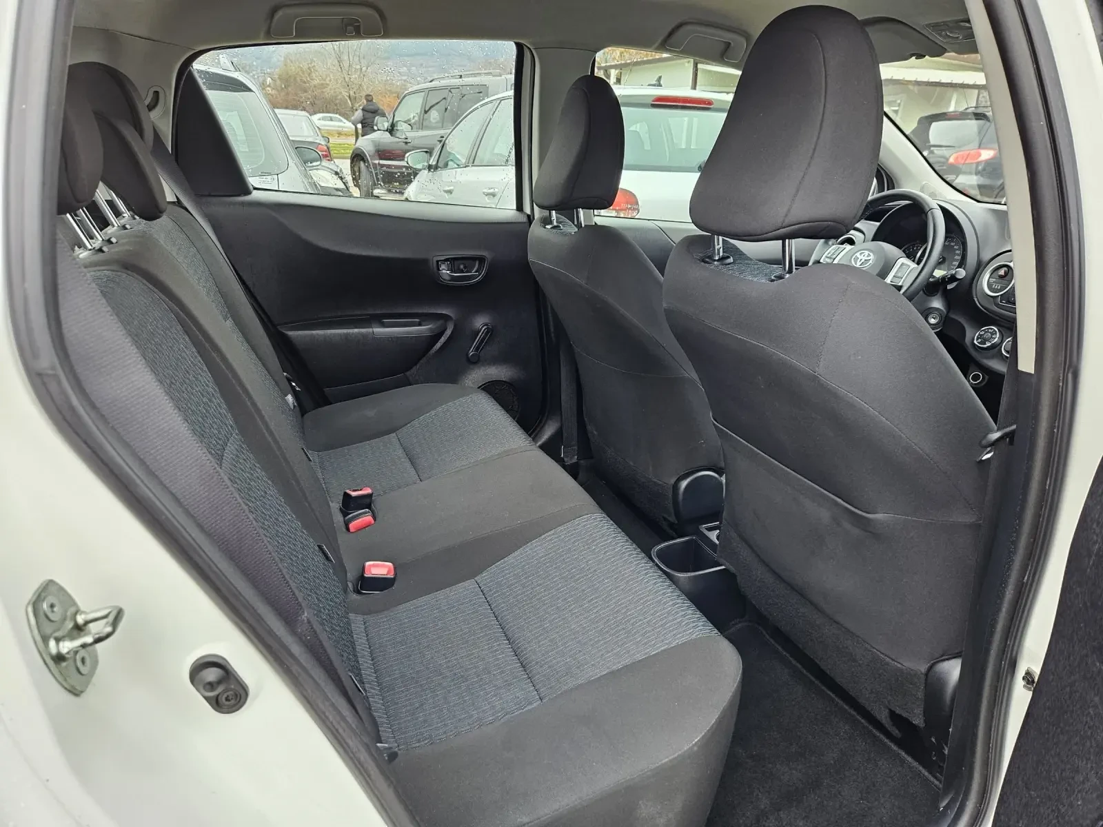 Toyota Yaris 1.0VVT-I-69кс= 5ВРАТИ= КАМЕРА= 184.000КМ | Mobile.bg — изображение 14