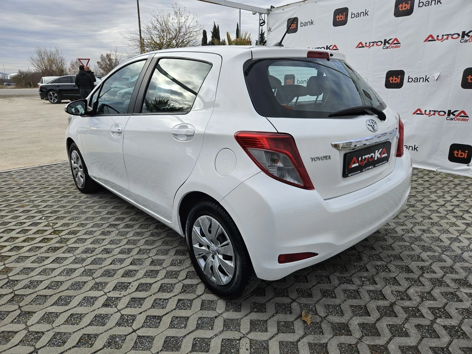 Toyota Yaris 1.0VVT-I-69кс= 5ВРАТИ= КАМЕРА= 184.000КМ - изображение 5