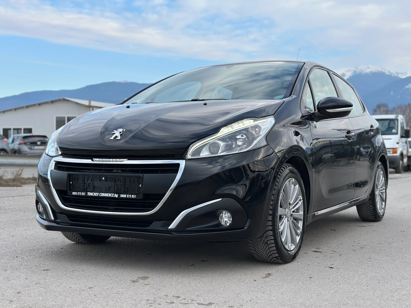 Peugeot 208 1.2i-EURO-6B-LED-NAVI-TV-DVD-TOP-NEW-FACE - изображение 3