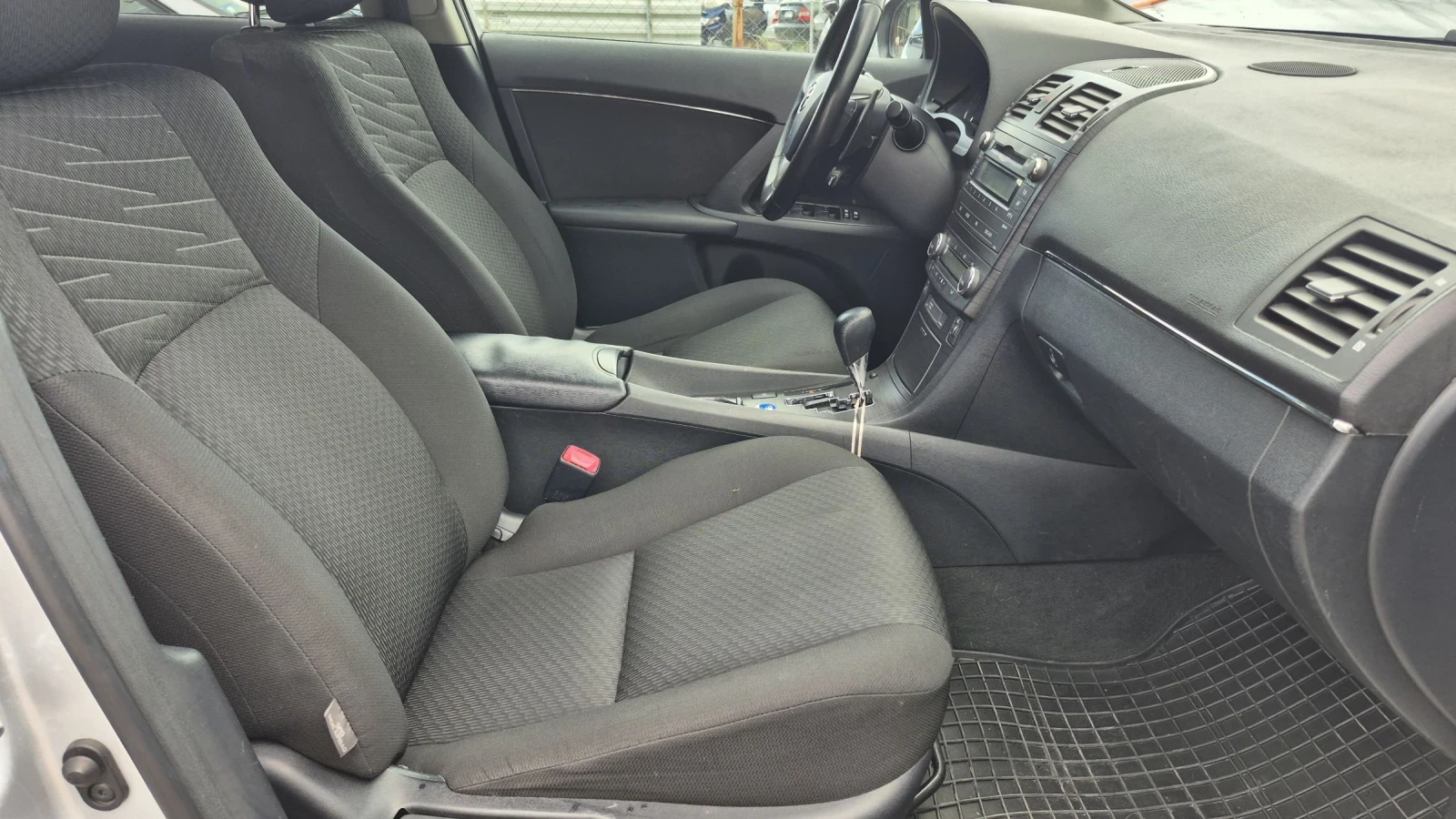 Toyota Avensis 2.2D Автоматик * Перфектен *  - изображение 10
