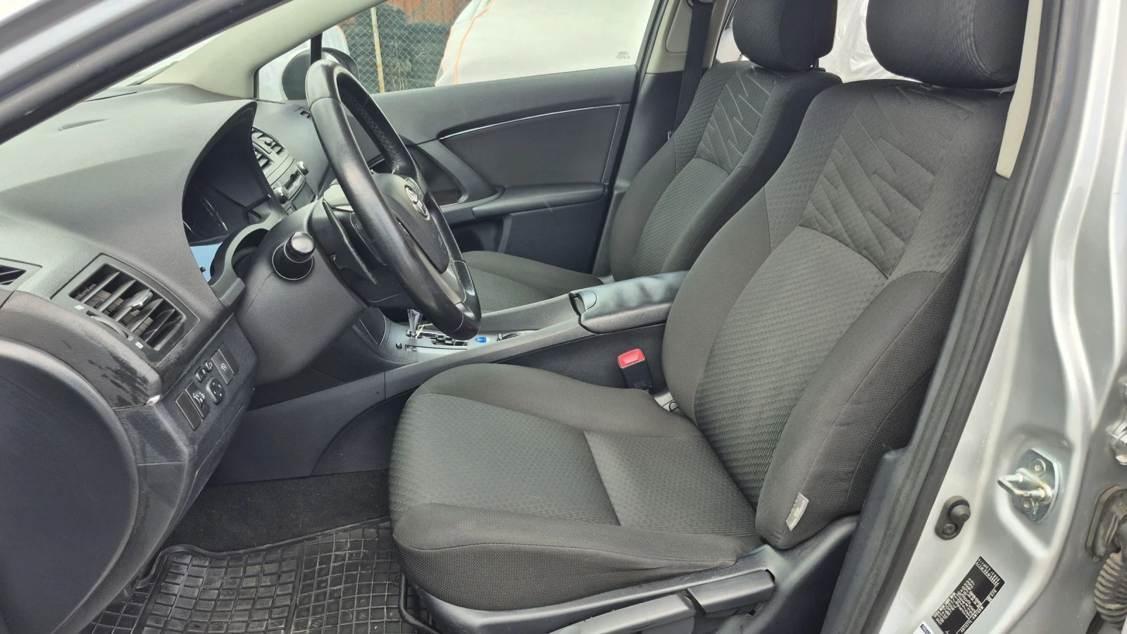 Toyota Avensis 2.2D Автоматик * Перфектен *  - изображение 8