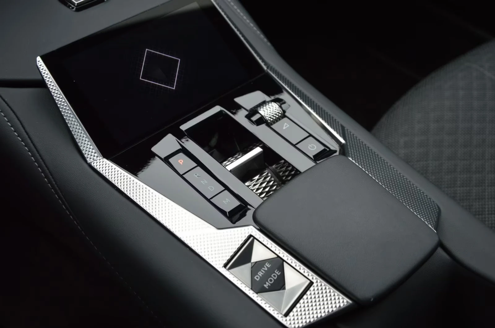 DS DS 4 TROCADERO/131HP/HUD/CAM/NAVI/KLESS/494g | Mobile.bg   14