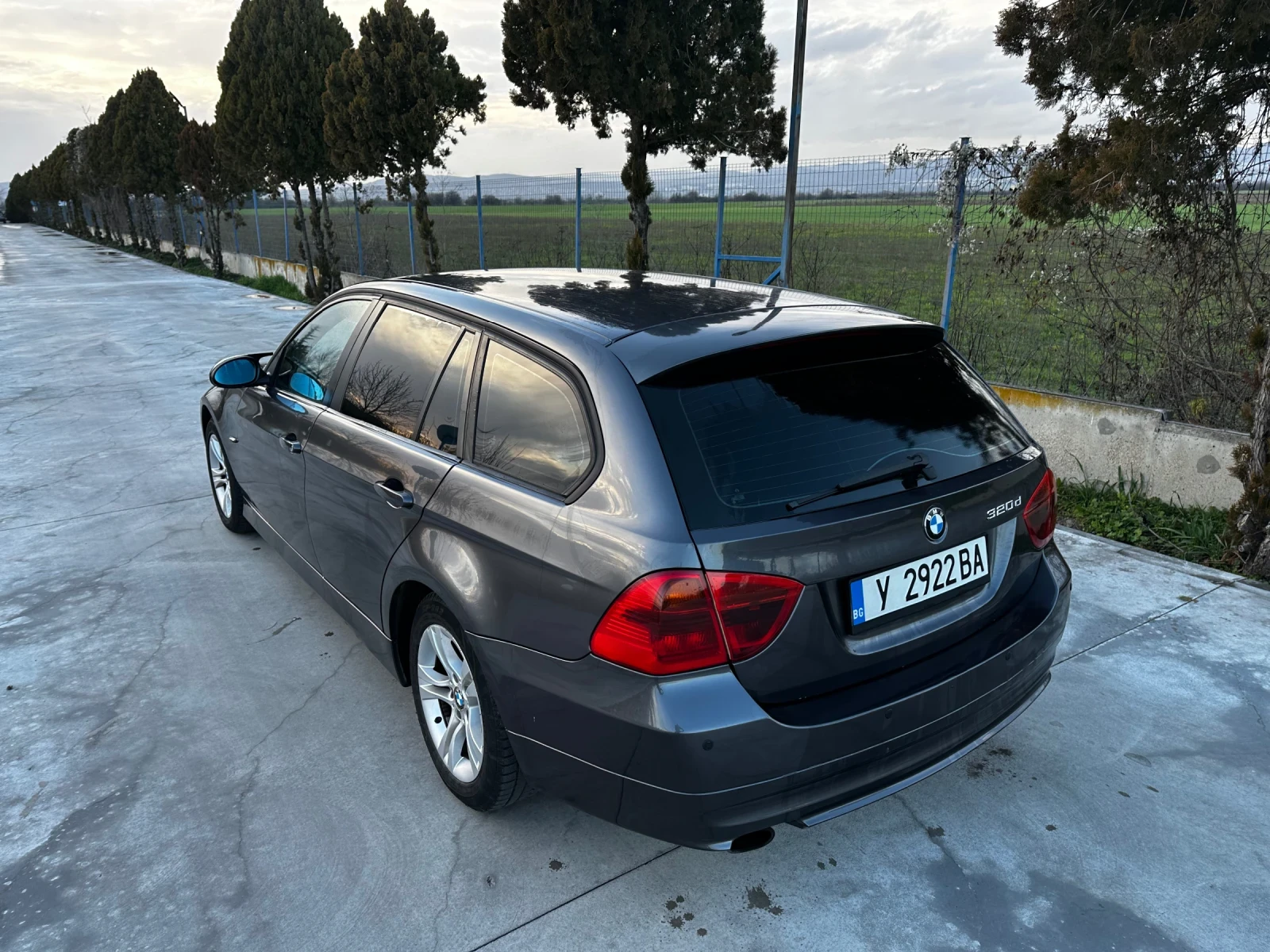 BMW 320 АВТОМАТ/ПАРКТОРНИК/ТЕМПОМАТ - изображение 7