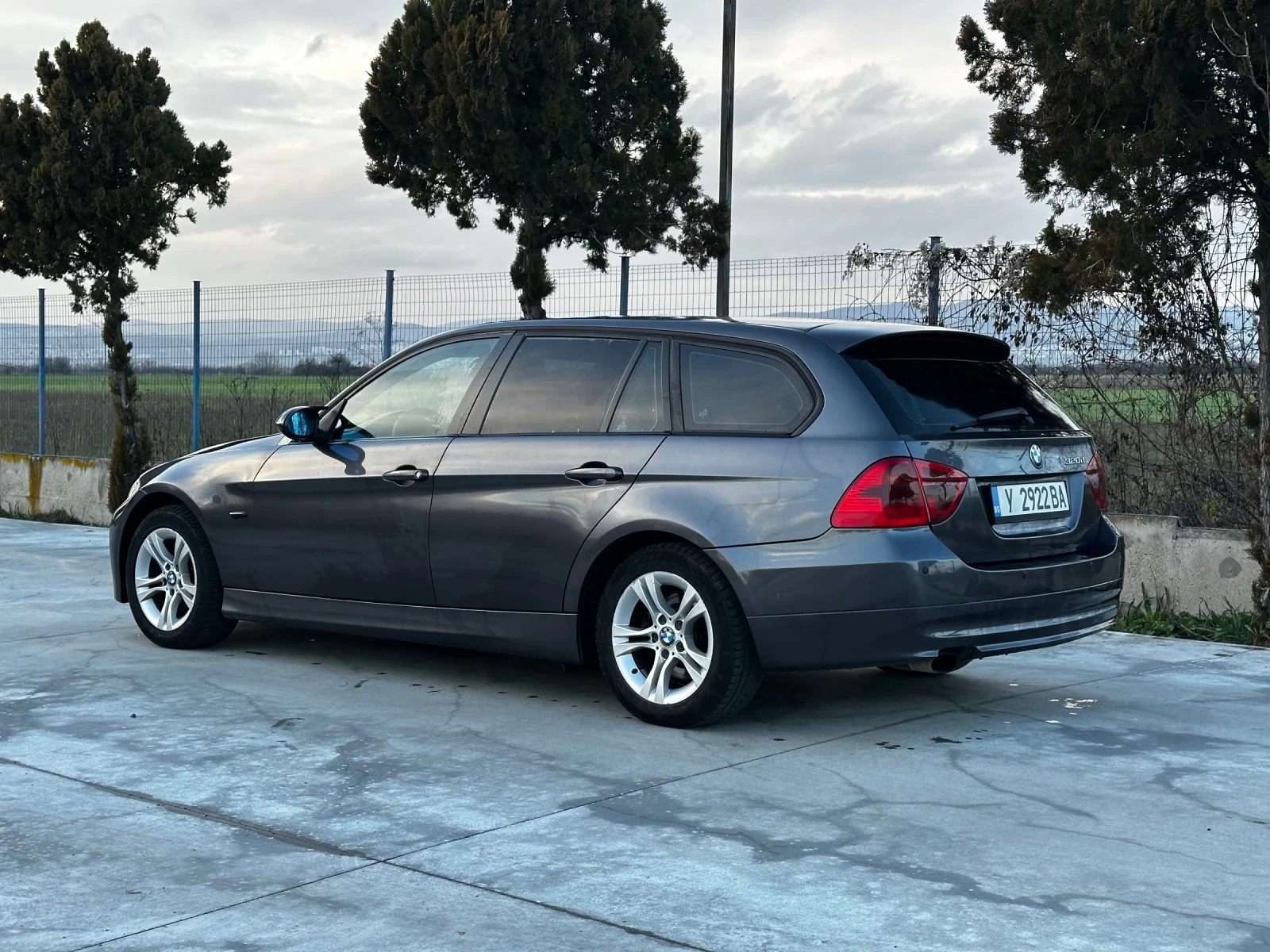 BMW 320 АВТОМАТ/ПАРКТОРНИК/ТЕМПОМАТ - изображение 5