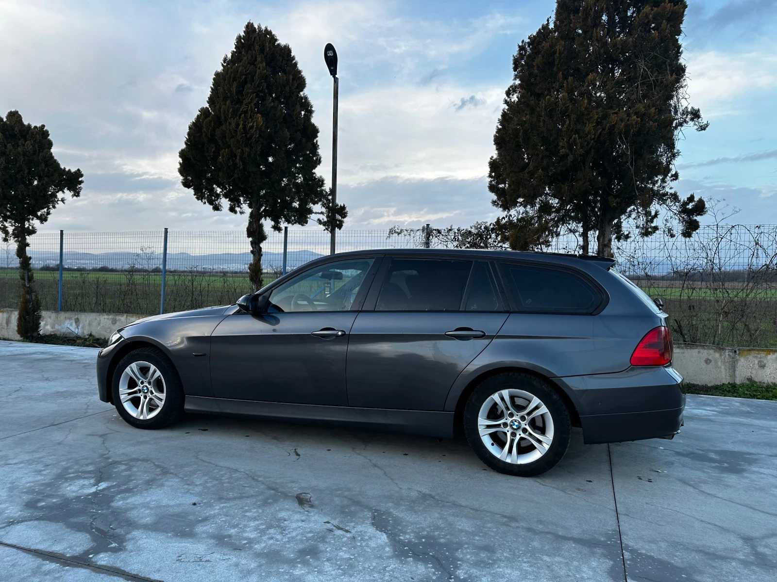 BMW 320 АВТОМАТ/ПАРКТОРНИК/ТЕМПОМАТ - изображение 8