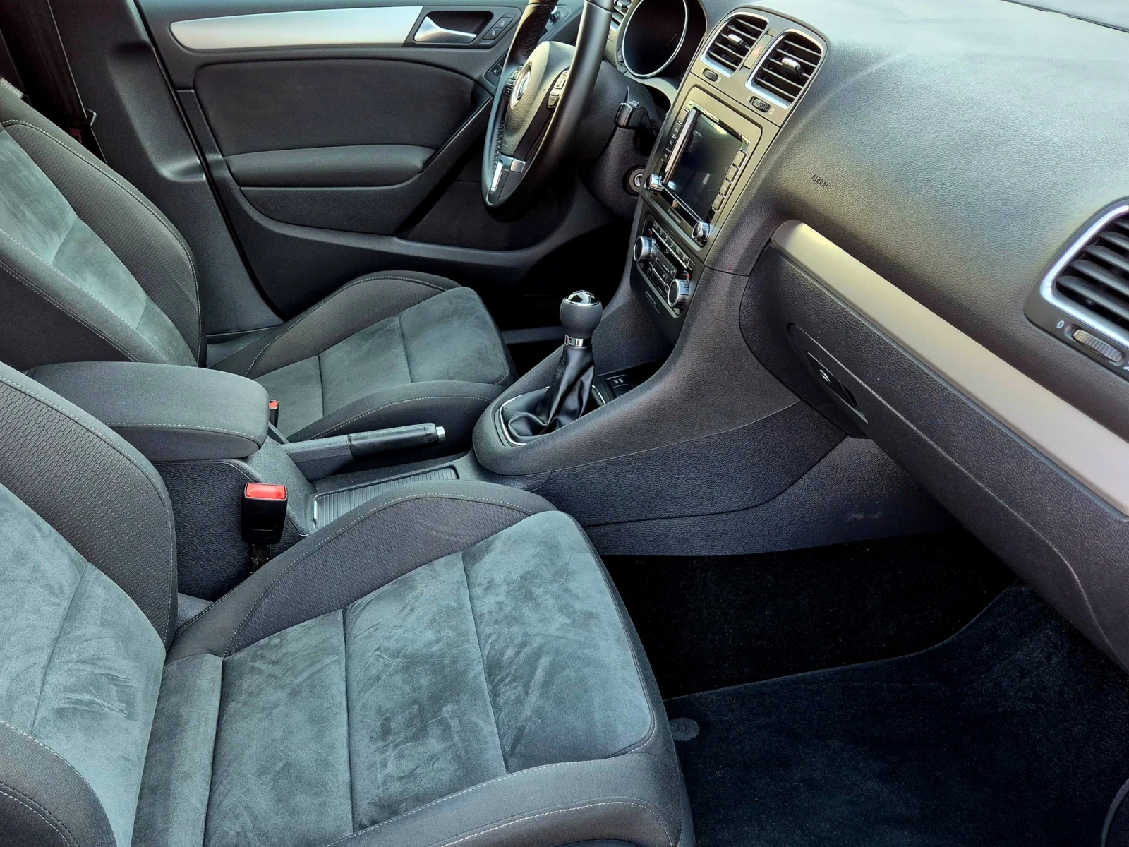 VW Golf 2.0 tdi 110 к.с.Highline, снимка 16 - Автомобили и джипове - 53773990