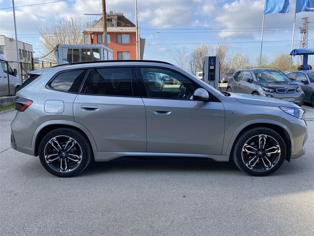BMW iX1 eDrive20, снимка 8 - Автомобили и джипове - 54067348
