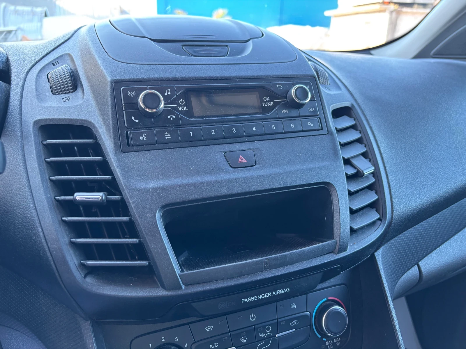 Ford Tourneo Connect 1.5 TDCI EURO 6, снимка 12 - Автомобили и джипове - 54597166