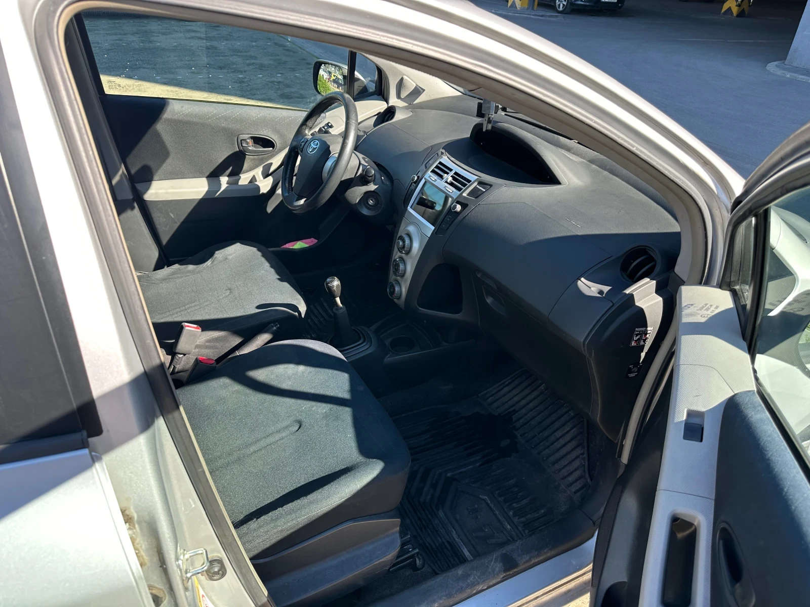 Toyota Yaris, снимка 11 - Автомобили и джипове - 54601029