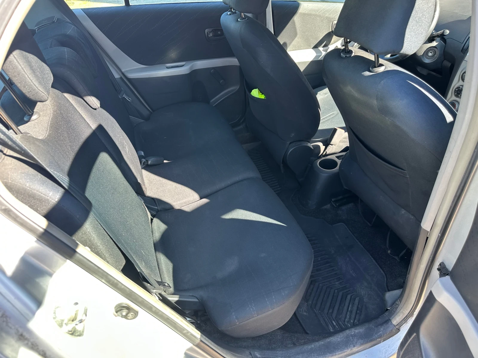 Toyota Yaris, снимка 12 - Автомобили и джипове - 54601029