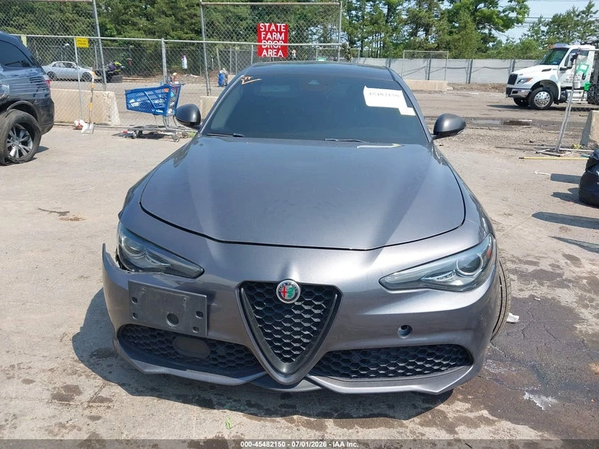Alfa Romeo Giulia 2.0l Ti Sport, снимка 12 - Автомобили и джипове - 55586714