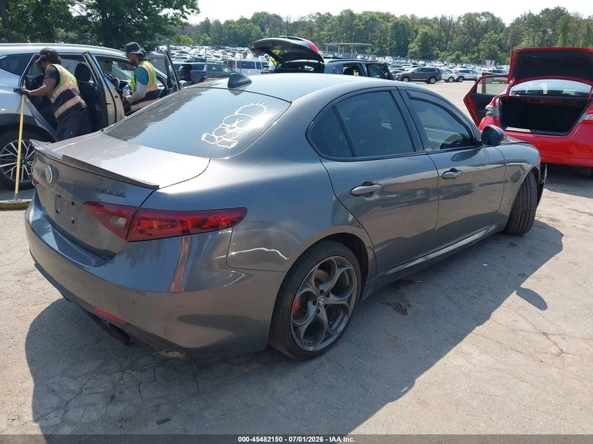 Alfa Romeo Giulia 2.0l Ti Sport, снимка 4 - Автомобили и джипове - 55586714