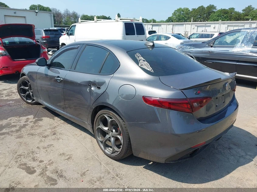 Alfa Romeo Giulia 2.0l Ti Sport, снимка 3 - Автомобили и джипове - 55586714