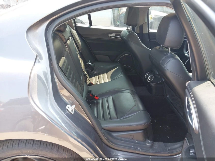 Alfa Romeo Giulia 2.0l Ti Sport, снимка 8 - Автомобили и джипове - 55586714