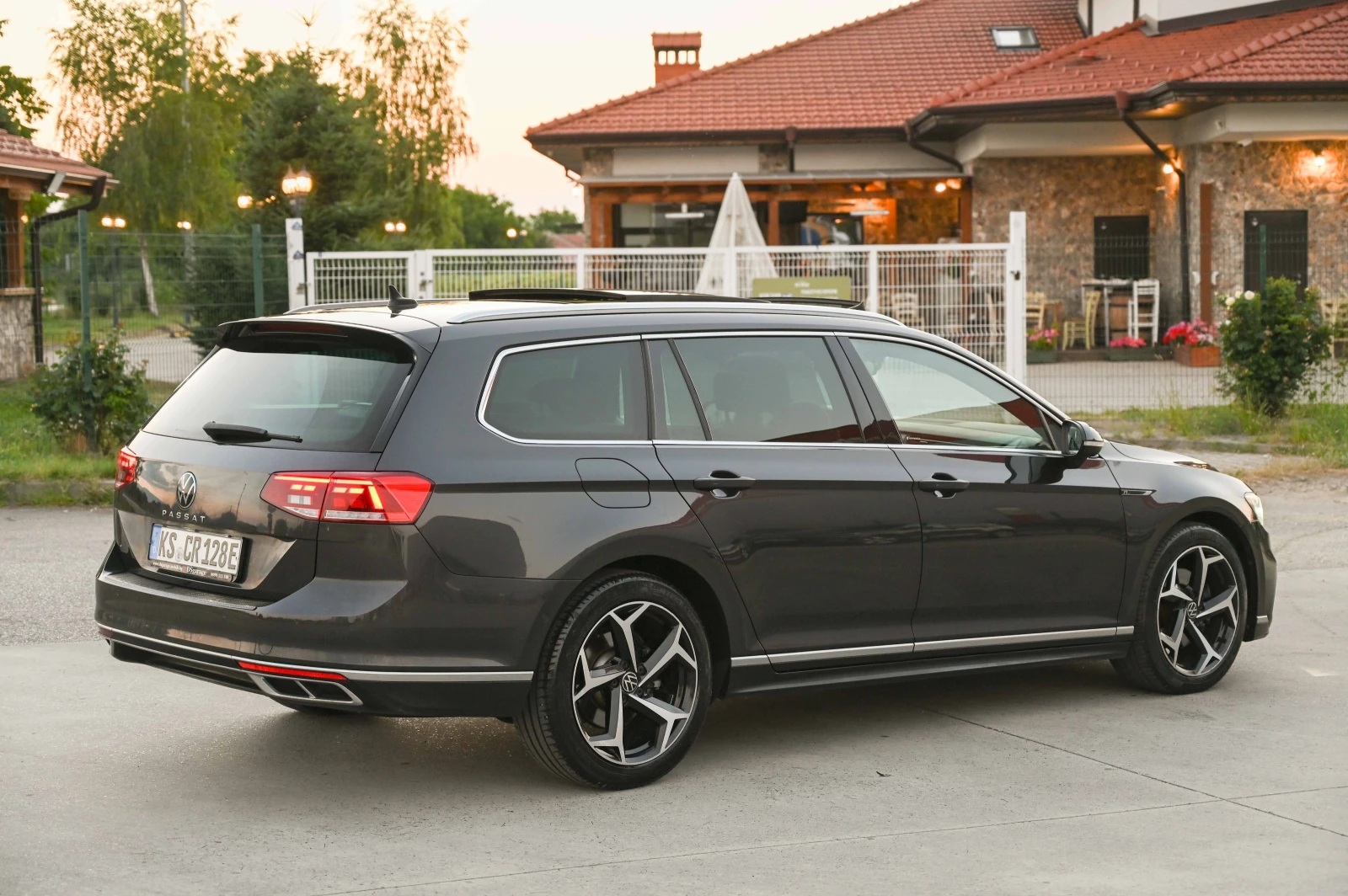 VW Passat 2.0TDI* R-line* Digital* Камера* , снимка 5 - Автомобили и джипове - 55652344