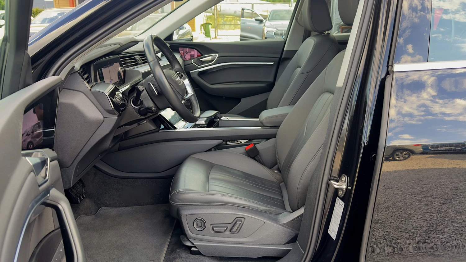 Audi E-Tron 55 SPORTBACK Head-up Keyless Cam360 Кожа Подгрев, снимка 6 - Автомобили и джипове - 55673289