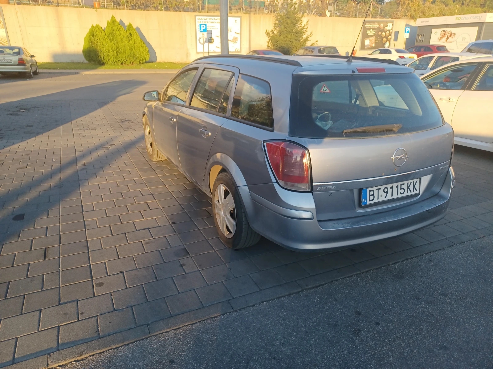 Opel Astra 1, 6, снимка 2 - Автомобили и джипове - 56322271