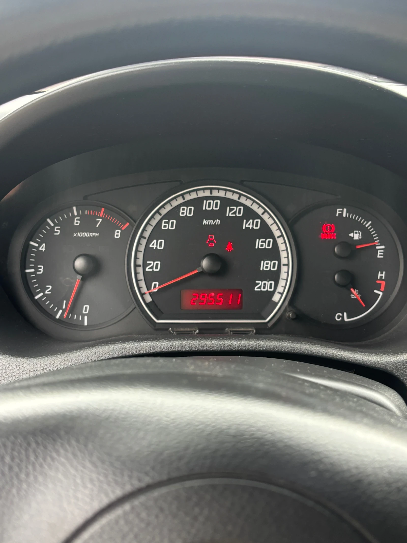Suzuki Swift 1.3i газ-бензин, снимка 7 - Автомобили и джипове - 56735181