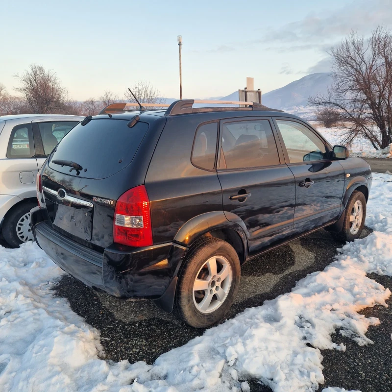 Hyundai Tucson 2.0, снимка 4 - Автомобили и джипове - 48708098