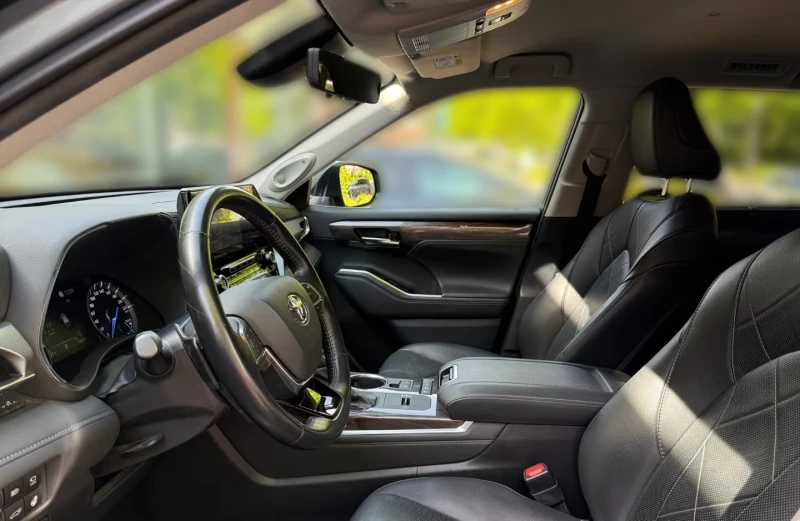 Toyota Highlander 2.5HEV/LUXURY/248HP/7S/360/MEMO/HUD/KLESS/DAB/728f, снимка 10 - Автомобили и джипове - 51670850