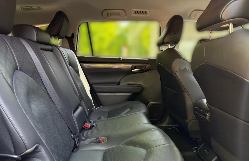 Toyota Highlander 2.5HEV/LUXURY/248HP/7S/360/MEMO/HUD/KLESS/DAB/728f, снимка 16 - Автомобили и джипове - 51670850