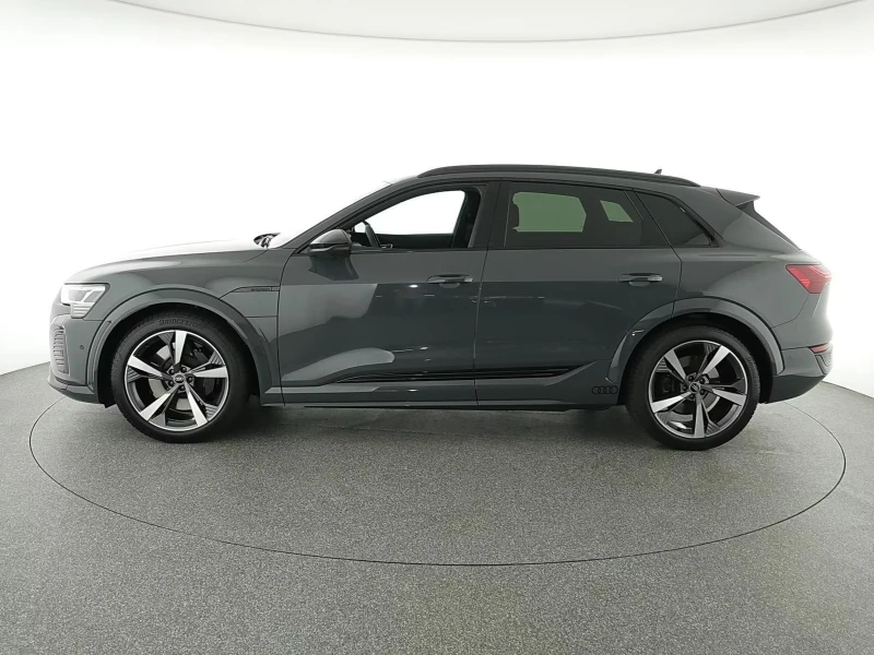 Audi SQ8 e-tron B&O, Matrix, Leder, Navi, Kamera, снимка 3 - Автомобили и джипове - 52041759