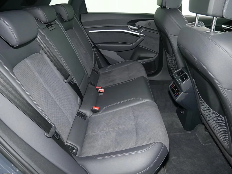 Audi SQ8 e-tron B&O, Matrix, Leder, Navi, Kamera, снимка 8 - Автомобили и джипове - 52041759