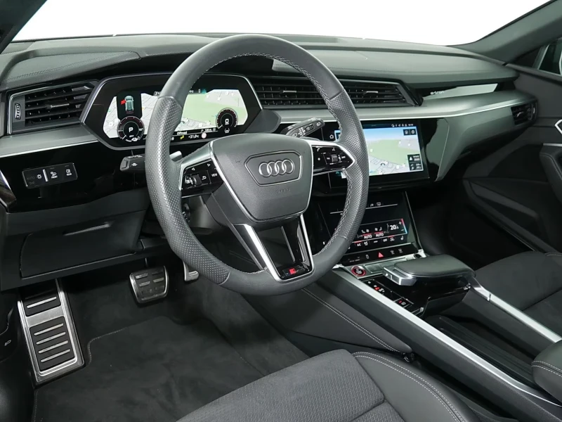 Audi SQ8 e-tron B&O, Matrix, Leder, Navi, Kamera, снимка 4 - Автомобили и джипове - 52041759