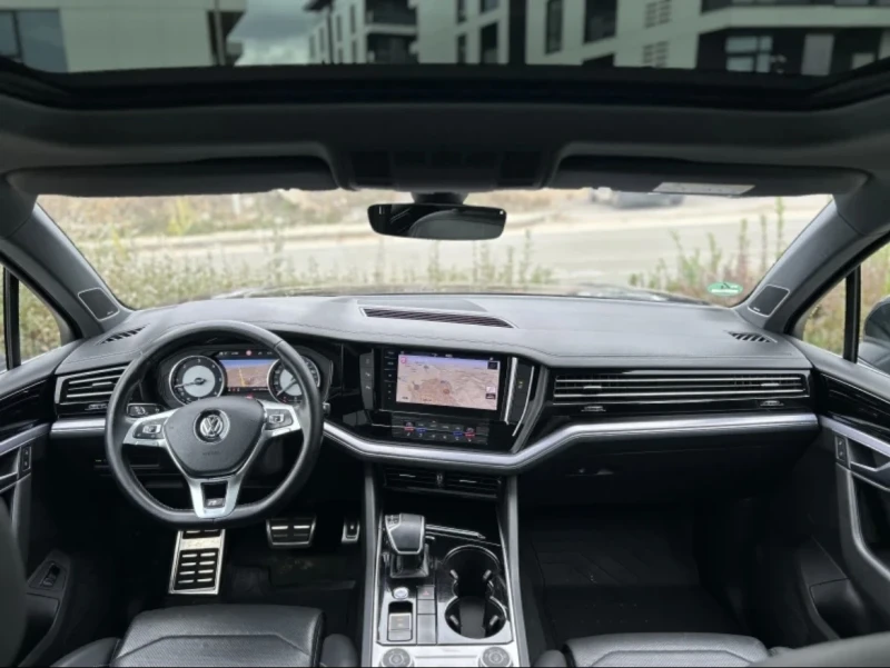 VW Touareg R-LINE* BLACK STYLE* 4MOTION* 3.0 TDI* , снимка 10 - Автомобили и джипове - 52479113