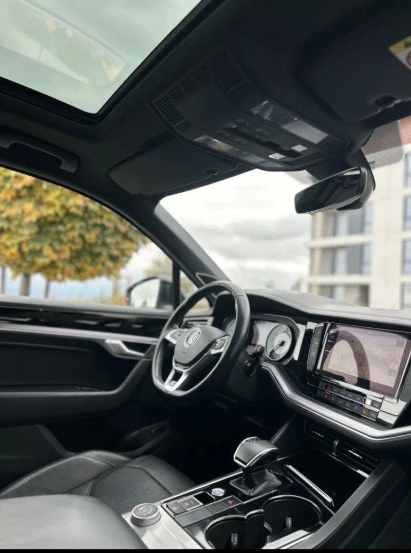 VW Touareg R-LINE* BLACK STYLE* 4MOTION* 3.0 TDI* , снимка 11 - Автомобили и джипове - 52479113