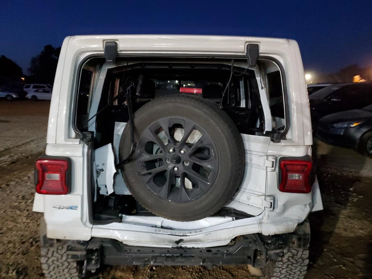 Jeep Wrangler UNLIMITED SAHARA 4XE - изображение 5