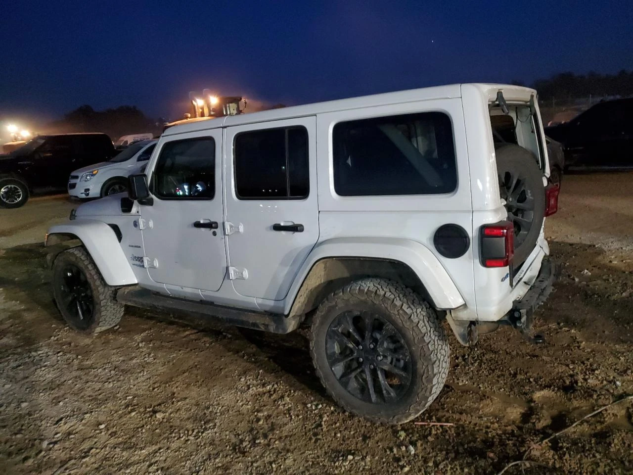 Jeep Wrangler UNLIMITED SAHARA 4XE - изображение 4