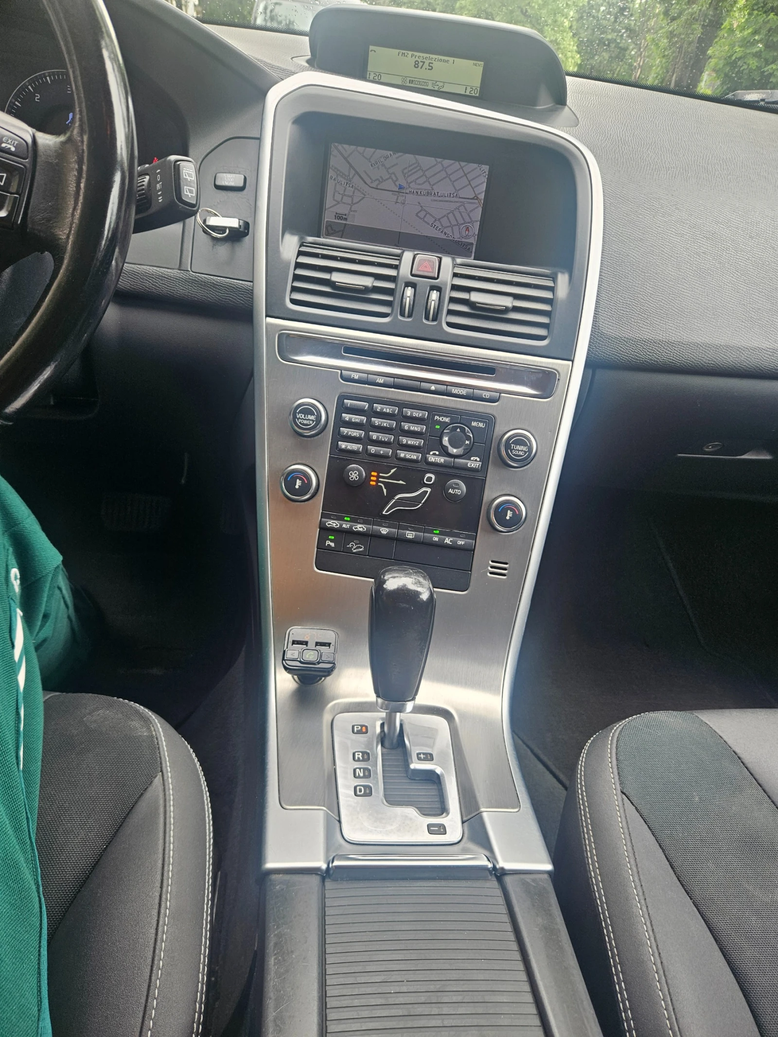 Volvo XC60, снимка 3 - Автомобили и джипове - 54642566