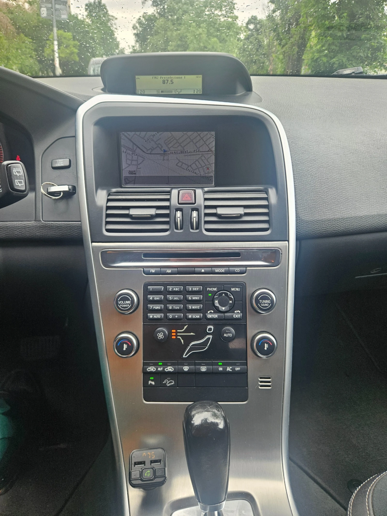Volvo XC60, снимка 4 - Автомобили и джипове - 54642566