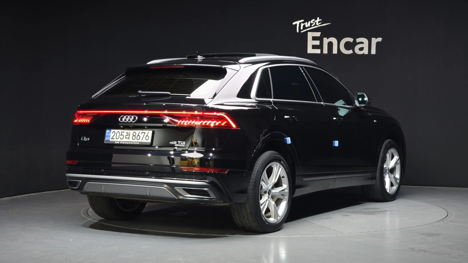 Audi Q8 45 TDI quattro* BLIND SPOT* HUD* 360* КРАЙНА ЦЕНА, снимка 2 - Автомобили и джипове - 55378519