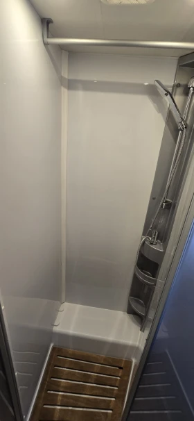 Кемпер Dethleffs Just 90 7052 Кралска спалня, снимка 14