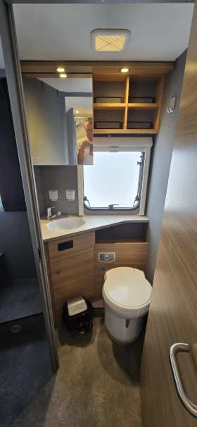 Кемпер Dethleffs Just 90 7052 Кралска спалня, снимка 12