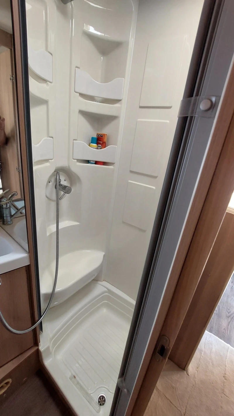 Кемпер ROLLER TEAM Ford Tranzit 2.2 160pk, снимка 12 - Каравани и кемпери - 52316128