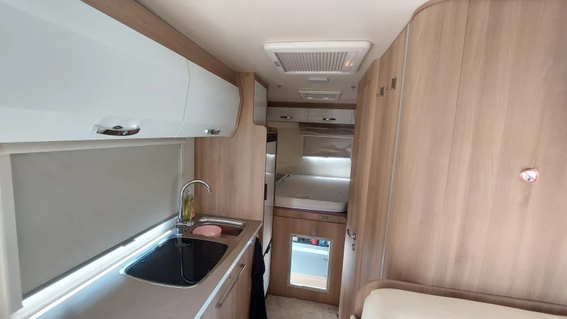 Кемпер ROLLER TEAM Ford Tranzit 2.2 160pk, снимка 16 - Каравани и кемпери - 52316128